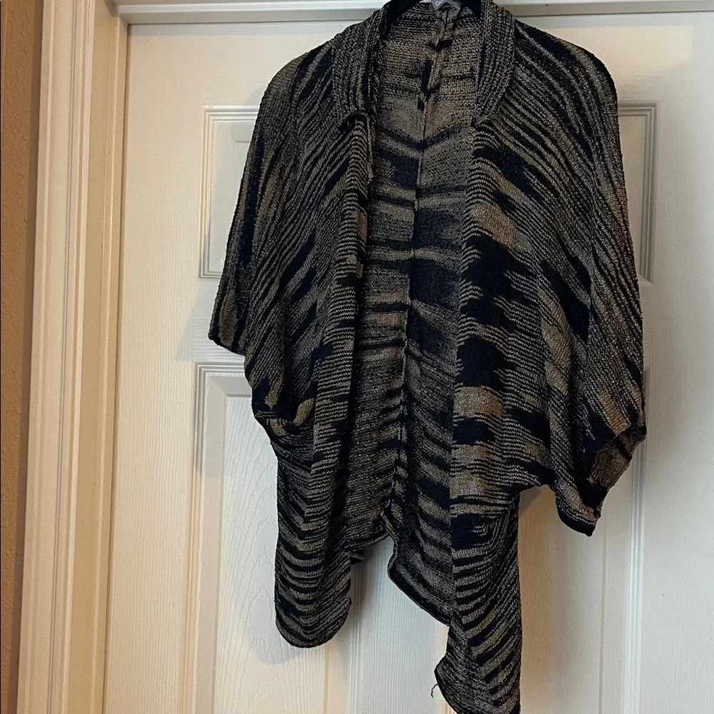 Stylish Black and Gray Button Down Shirt or Cardigan - Picture 2 of 10